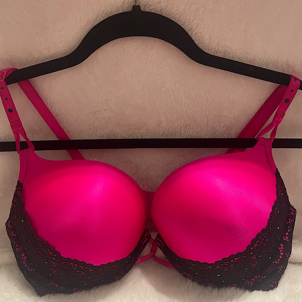 Victoria’s Secret Bombshell Bra • 36C • Hot Pink